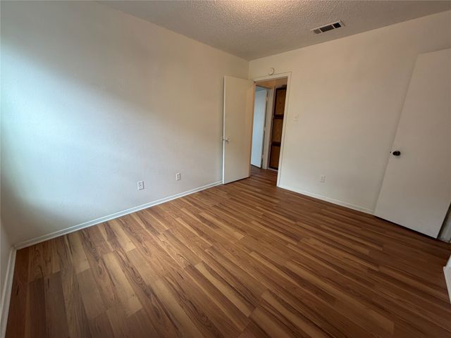 425 Signal Hill Court N, Fort Worth, TX 76112