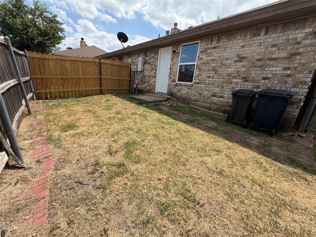 425 Signal Hill Court N, Fort Worth, TX 76112