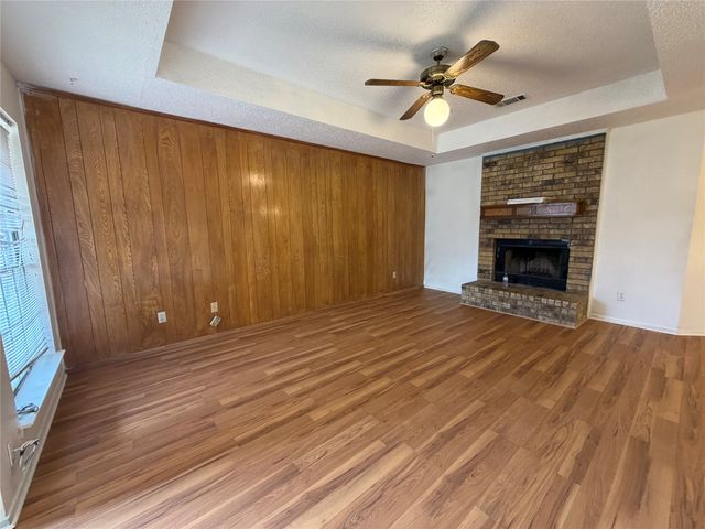 425 Signal Hill Court N, Fort Worth, TX 76112