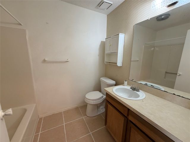 425 Signal Hill Court N, Fort Worth, TX 76112