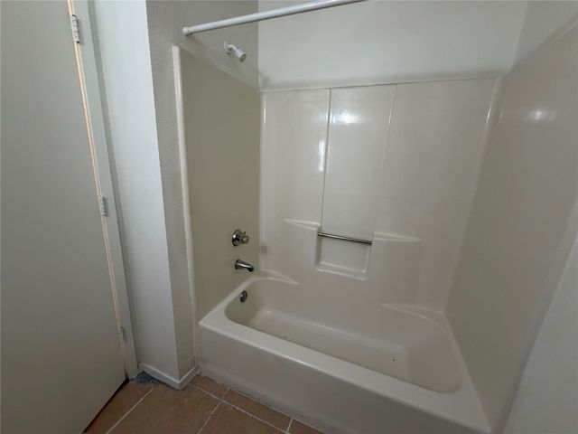 425 Signal Hill Court N, Fort Worth, TX 76112