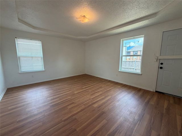 425 Signal Hill Court N, Fort Worth, TX 76112
