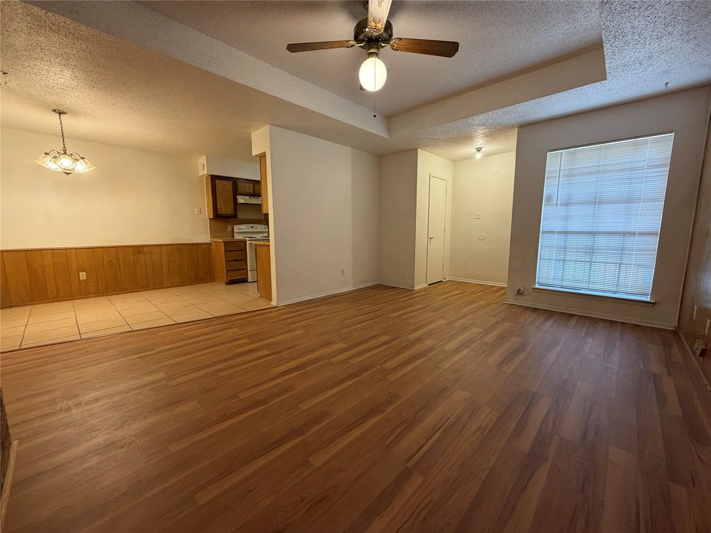 425 Signal Hill Court N, Fort Worth, TX 76112