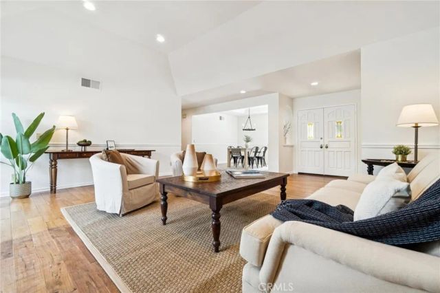 25123 Barnhill, Saugus, CA 91350