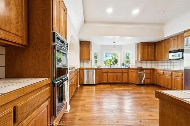 25123 Barnhill, Saugus, CA 91350