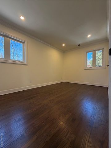 16 Lincoln Drive, Oakdale, NY 11769