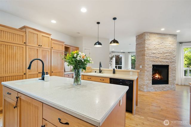 180 E Westlake Drive N, Allyn, WA 98528