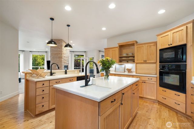 180 E Westlake Drive N, Allyn, WA 98528