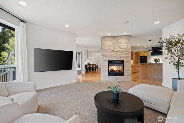 180 E Westlake Drive N, Allyn, WA 98528