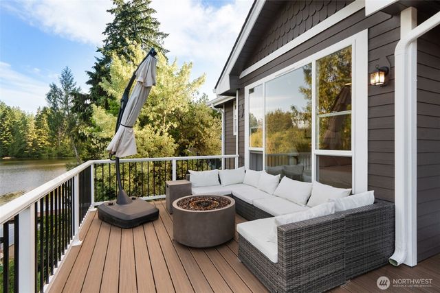 180 E Westlake Drive N, Allyn, WA 98528