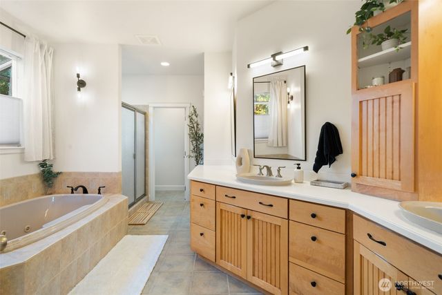 180 E Westlake Drive N, Allyn, WA 98528