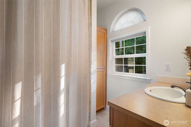 180 E Westlake Drive N, Allyn, WA 98528