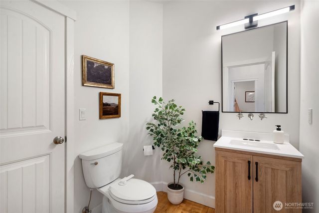 180 E Westlake Drive N, Allyn, WA 98528