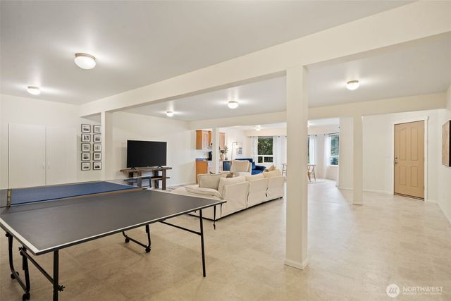 180 E Westlake Drive N, Allyn, WA 98528