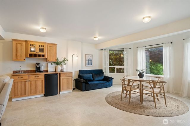 180 E Westlake Drive N, Allyn, WA 98528