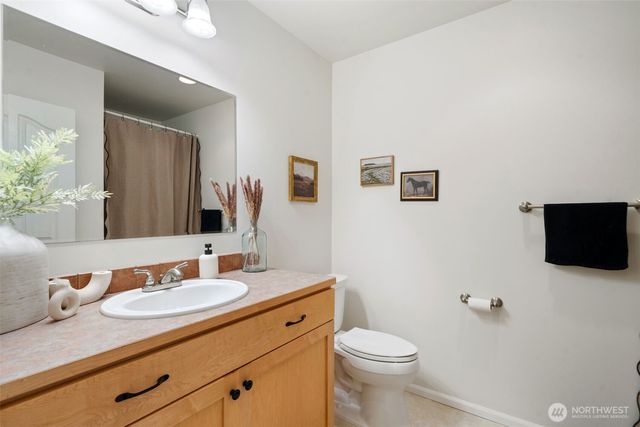 180 E Westlake Drive N, Allyn, WA 98528
