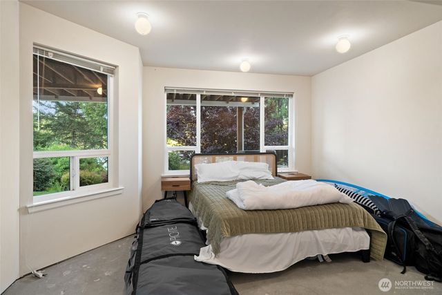 180 E Westlake Drive N, Allyn, WA 98528