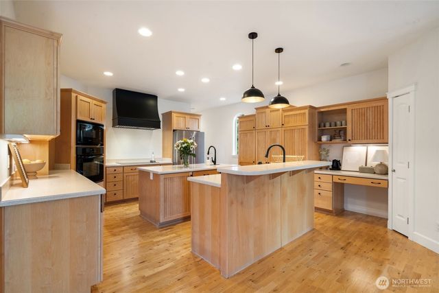 180 E Westlake Drive N, Allyn, WA 98528