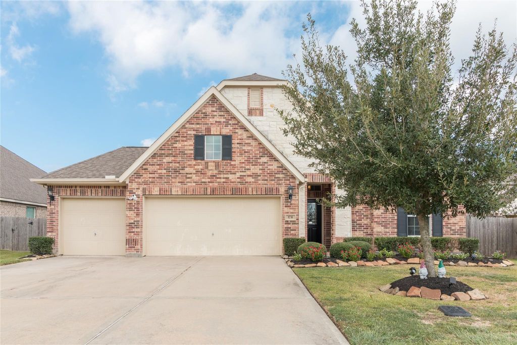 1731 Lake Raven Drive, Dickinson, TX 77539