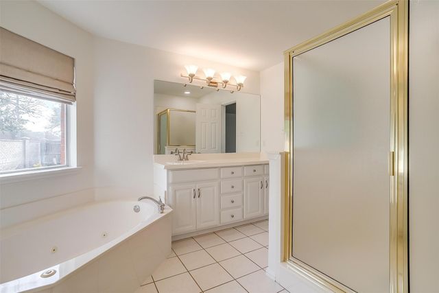 3212 Riverwood Drive, Fort Worth, TX 76116