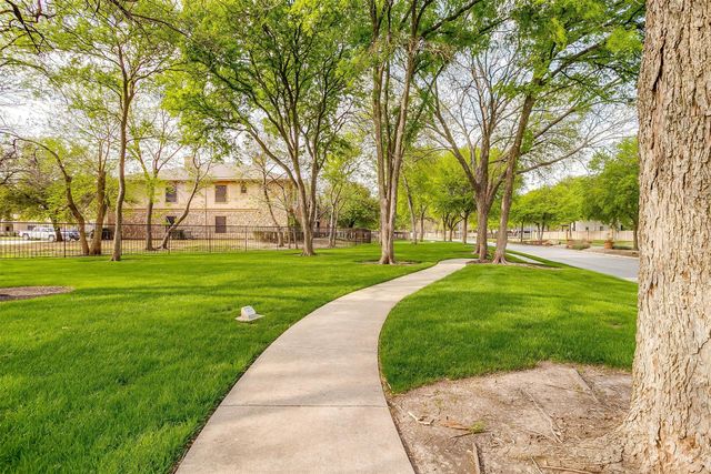 3212 Riverwood Drive, Fort Worth, TX 76116