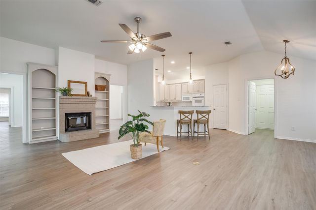 3212 Riverwood Drive, Fort Worth, TX 76116