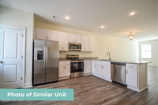 208 Sandy Cove Lane, Sneads Ferry, NC 28460