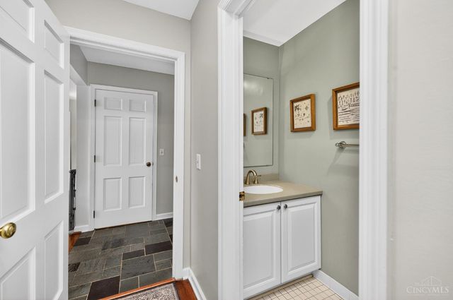 350 Pleasant Hill Drive, Wyoming, OH 45215