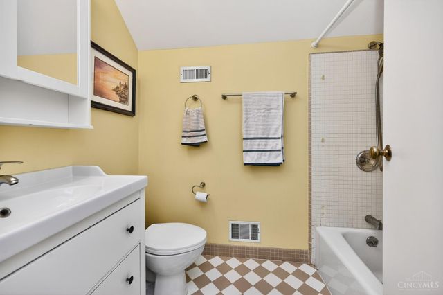 350 Pleasant Hill Drive, Wyoming, OH 45215