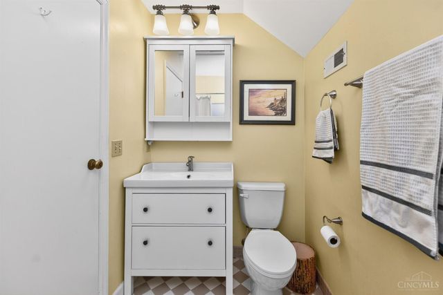 350 Pleasant Hill Drive, Wyoming, OH 45215