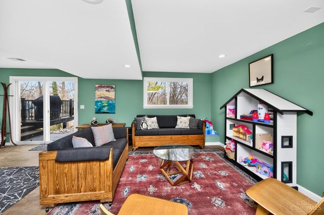 350 Pleasant Hill Drive, Wyoming, OH 45215