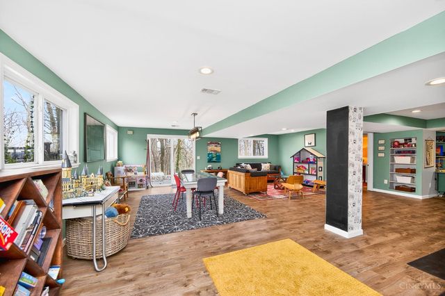 350 Pleasant Hill Drive, Wyoming, OH 45215