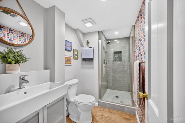 350 Pleasant Hill Drive, Wyoming, OH 45215