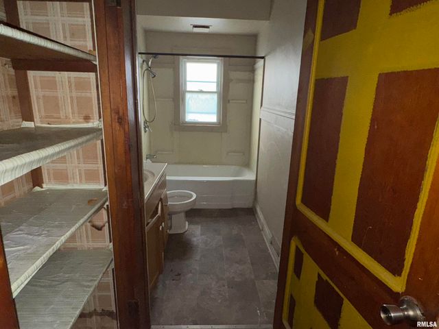 253 White City Boulevard, Springfield, IL 62703