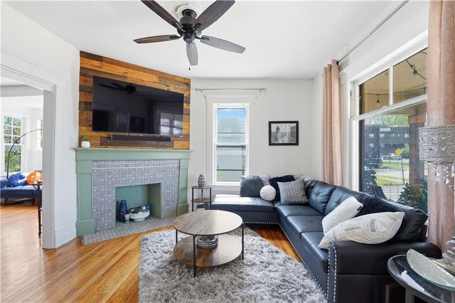 3121 Grand Avenue, Kansas City, MO 64111