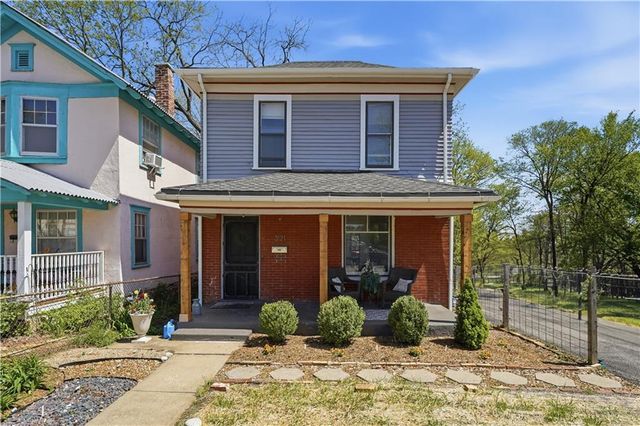 3121 Grand Avenue, Kansas City, MO 64111