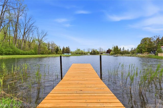 1392 Maple Grove Road, Lapeer, MI 48446