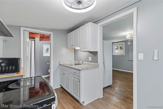1392 Maple Grove Road, Lapeer, MI 48446