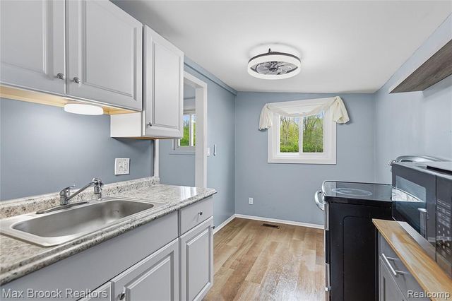 1392 Maple Grove Road, Lapeer, MI 48446