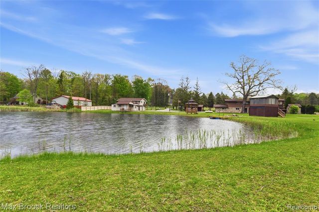 1392 Maple Grove Road, Lapeer, MI 48446