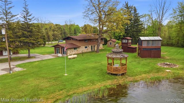 1392 Maple Grove Road, Lapeer, MI 48446