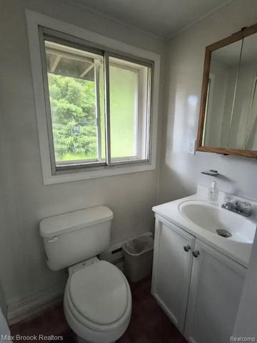 1392 Maple Grove Road, Lapeer, MI 48446