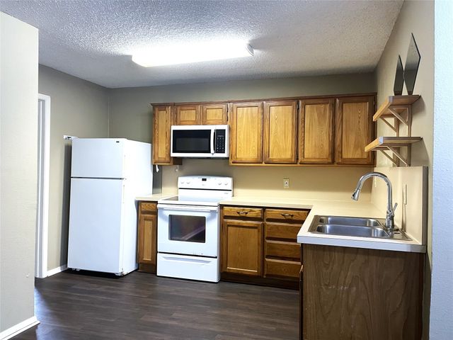 902 W Hickory Street 3, Denton, TX 76201