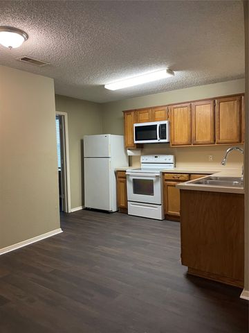 902 W Hickory Street 3, Denton, TX 76201