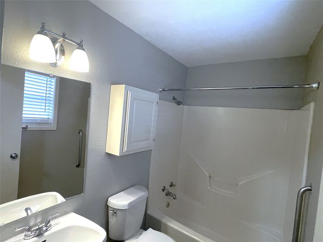 902 W Hickory Street 3, Denton, TX 76201