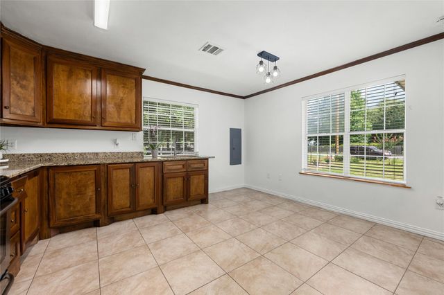 650 County Road 3404, Cleveland, TX 77327