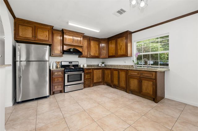 650 County Road 3404, Cleveland, TX 77327