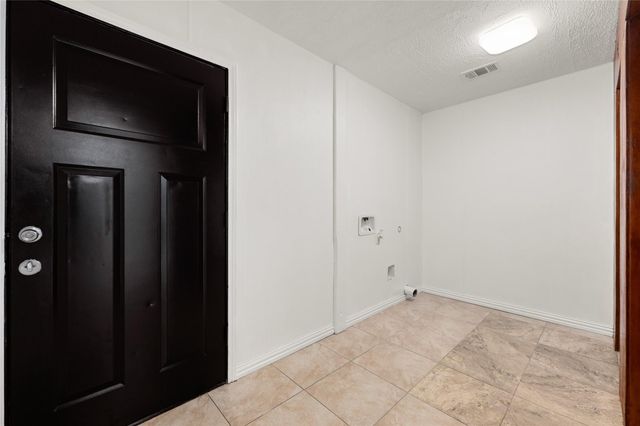 650 County Road 3404, Cleveland, TX 77327