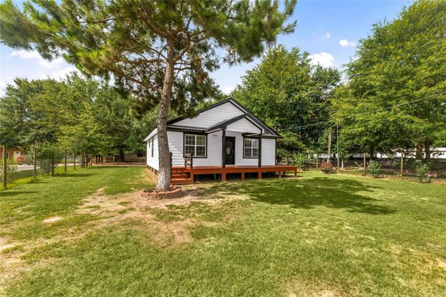 650 County Road 3404, Cleveland, TX 77327