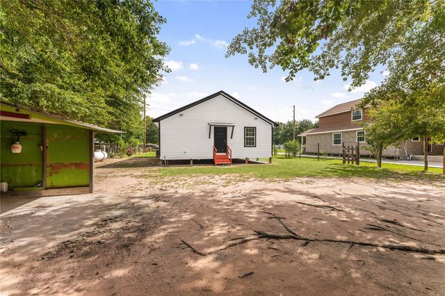 650 County Road 3404, Cleveland, TX 77327